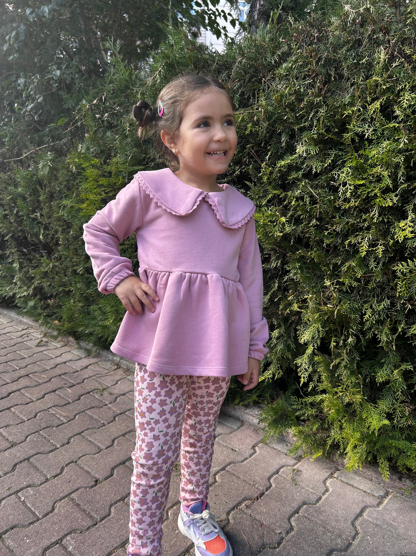 Yaka detaylı pileli kız çocuk takım