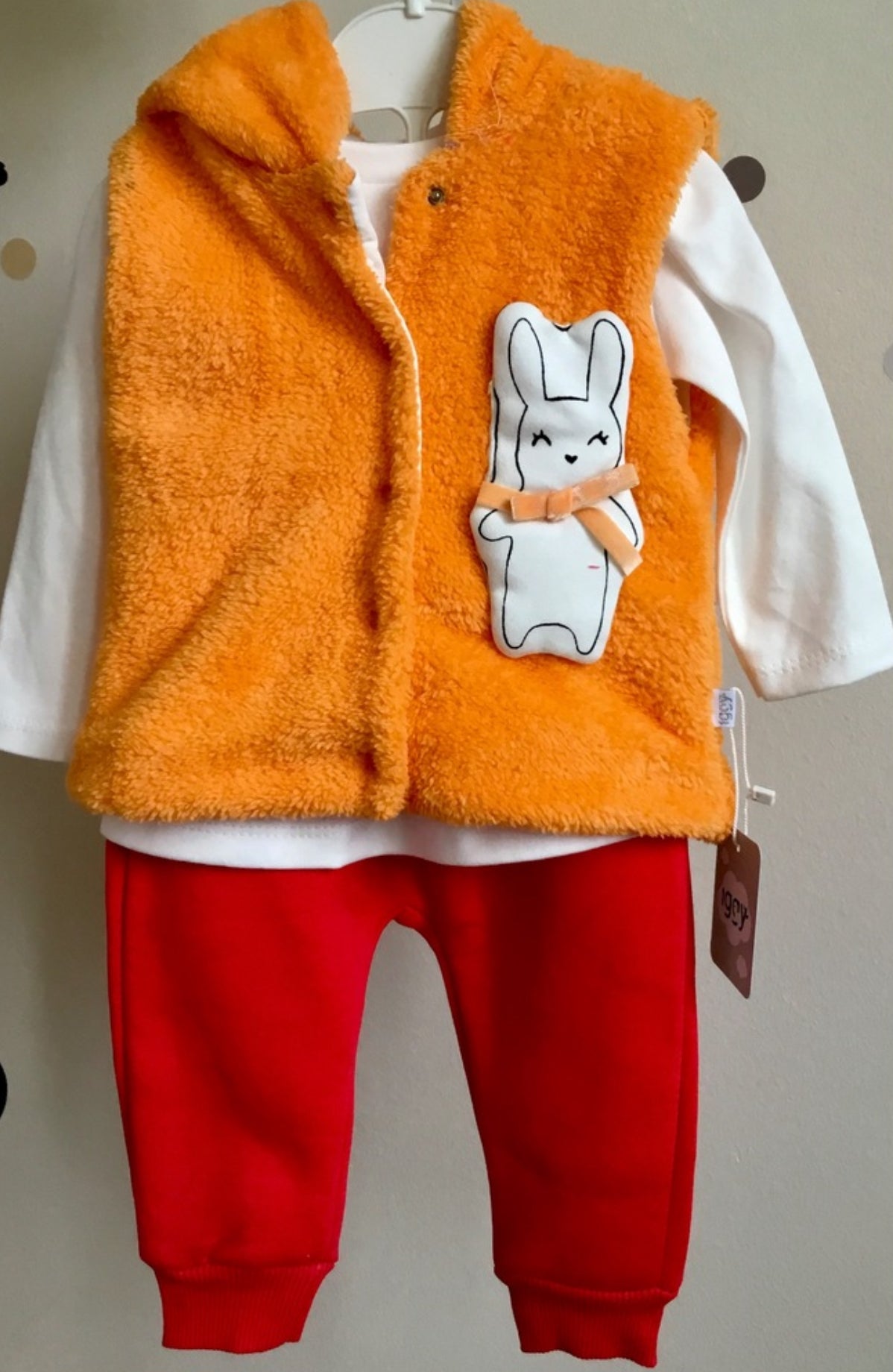 Peluş yelekli tavşan kız bebek takım