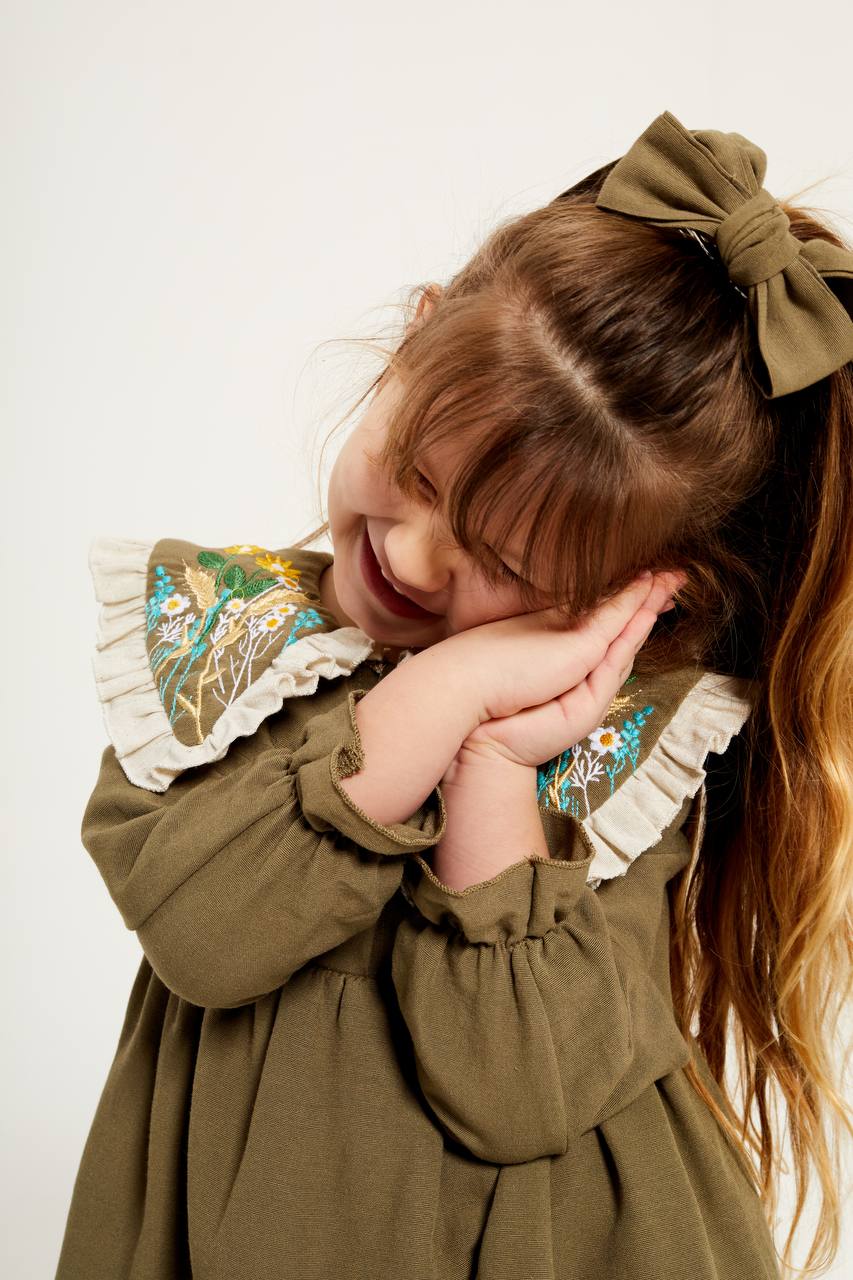 Yaka detay haki elbise