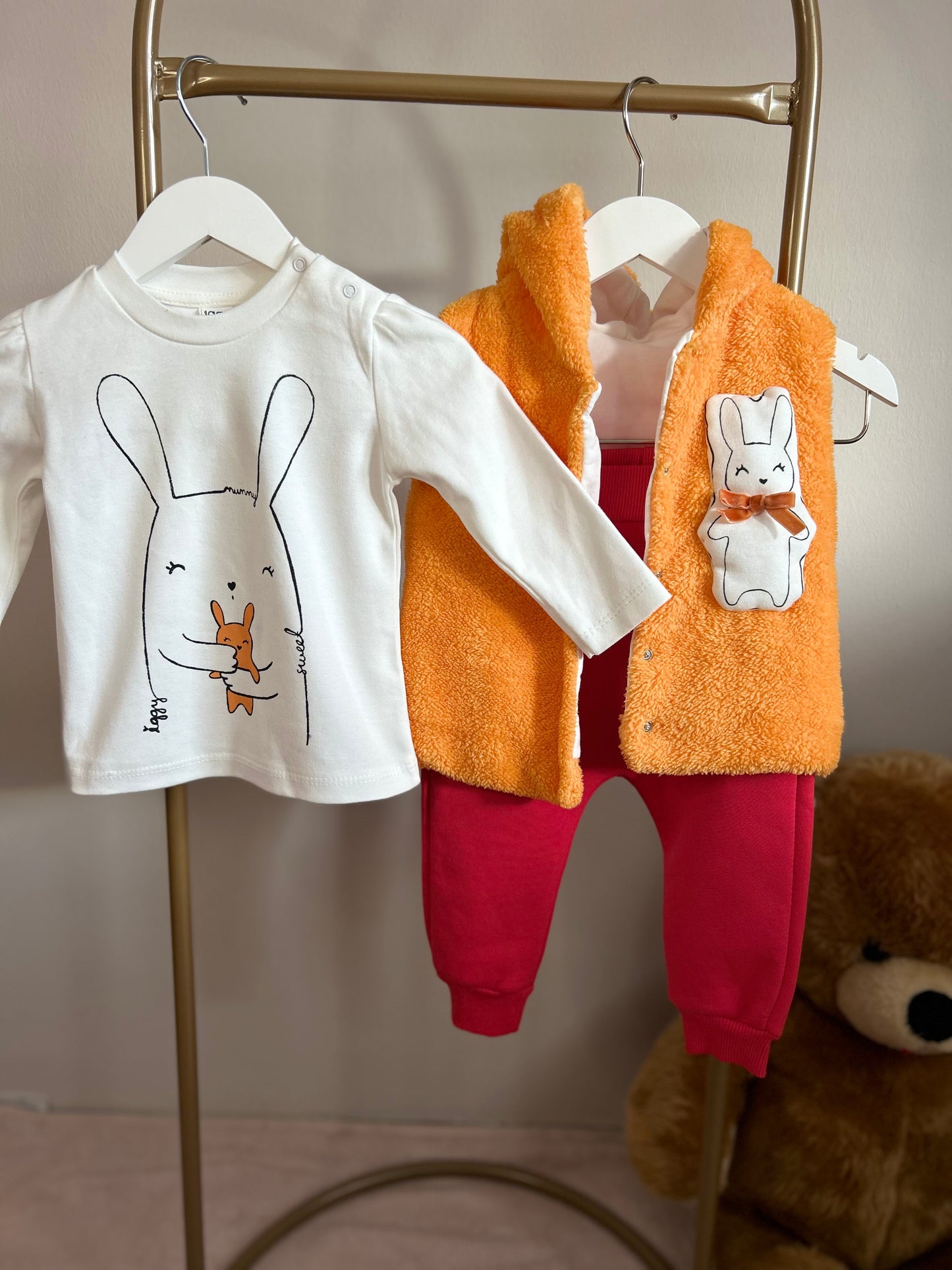 Peluş yelekli tavşan kız bebek takım