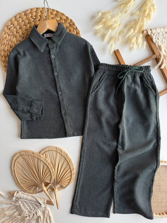 Kadife yeşil erkek çocuk takım