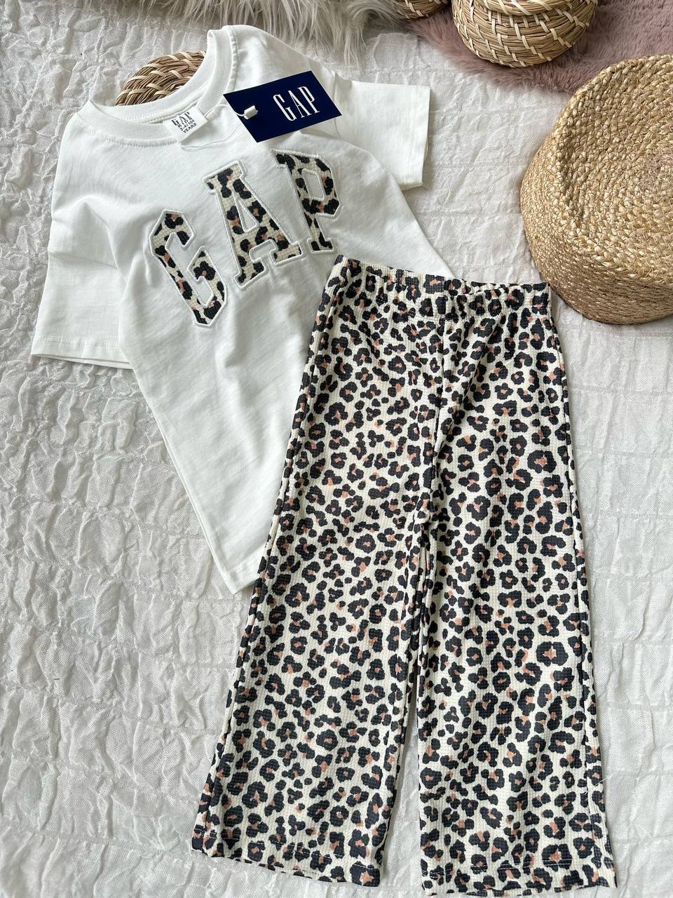 Gap leopar tişört takım
