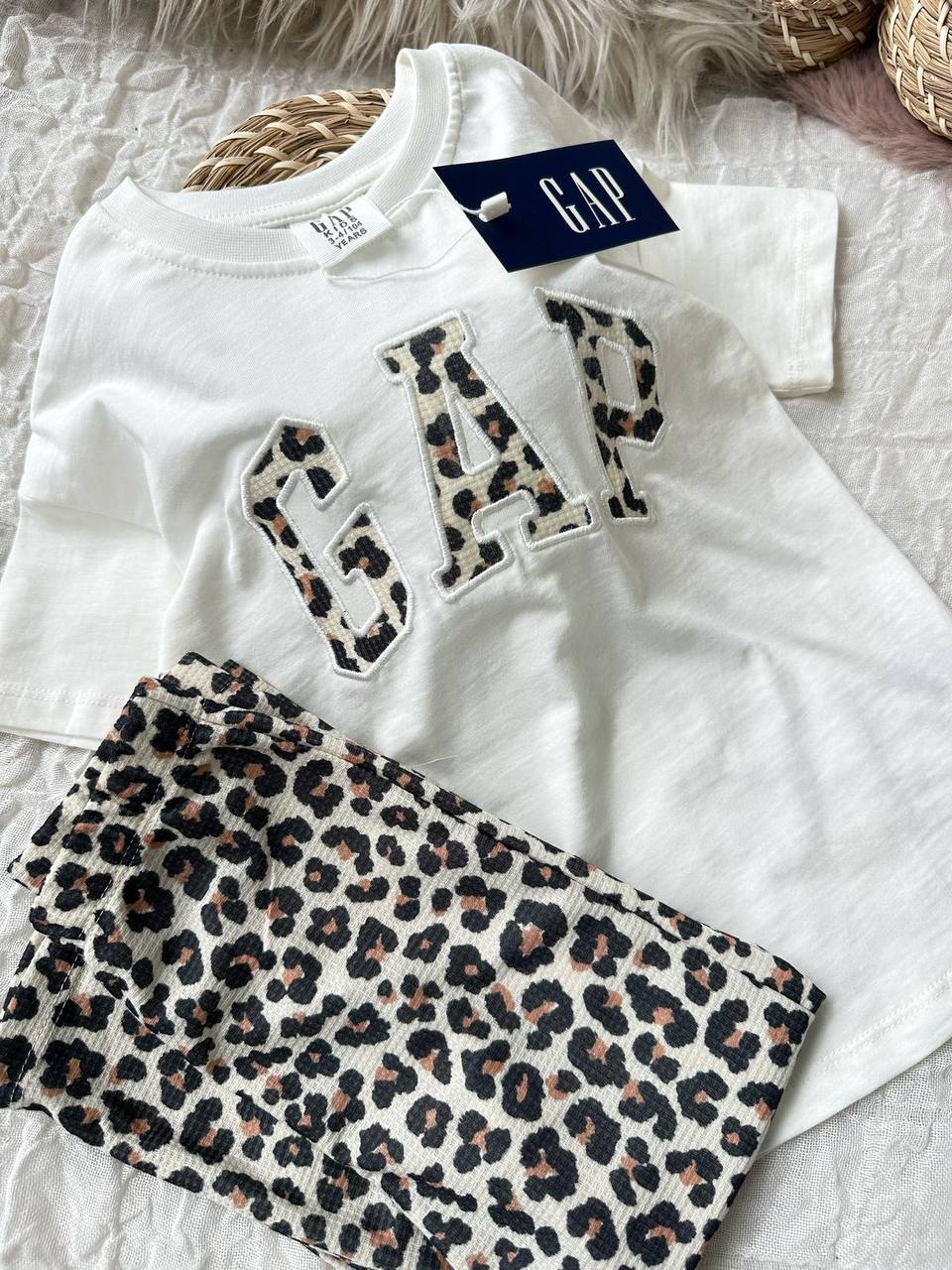 Gap leopar tişört takım