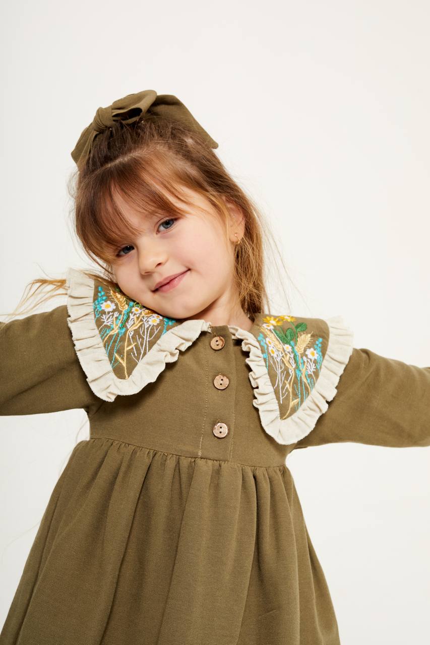 Yaka detay haki elbise