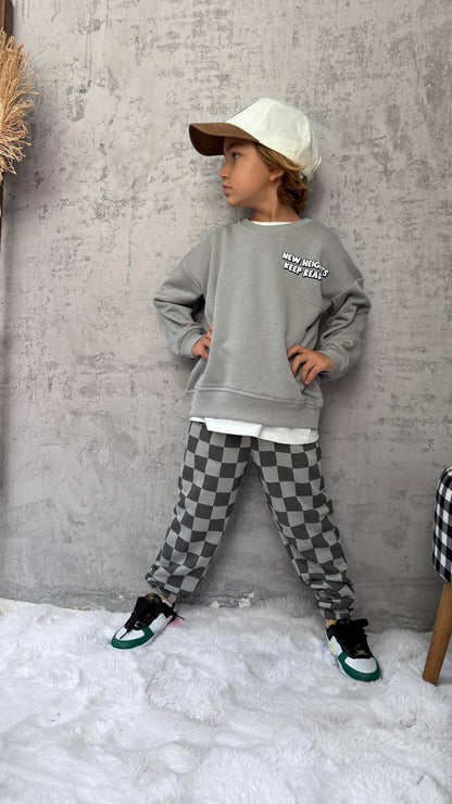 Gri kareli erkek çocuk takım