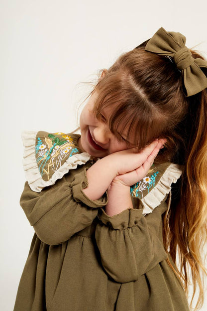 Yaka detay haki elbise