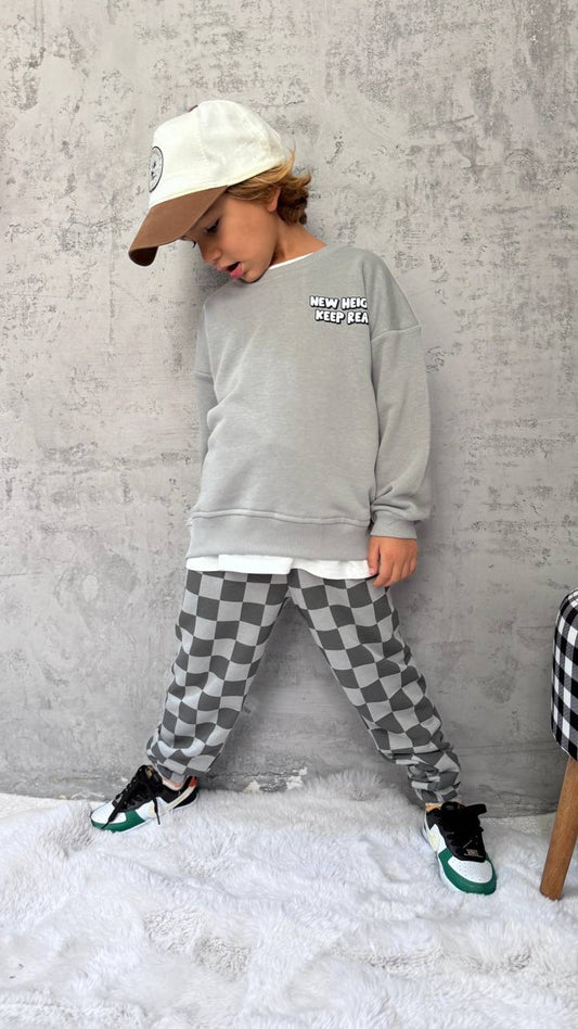 Gri kareli erkek çocuk takım