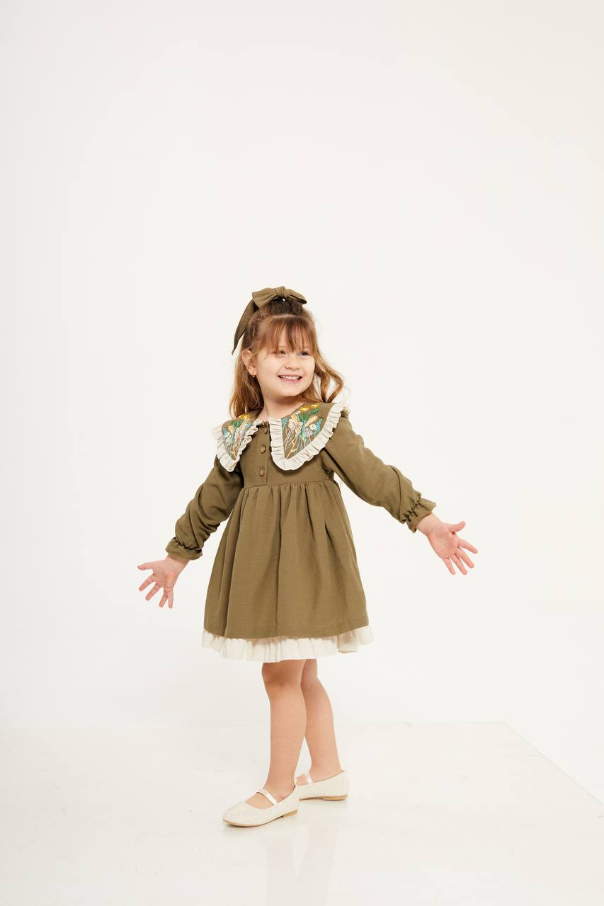 Yaka detay haki elbise