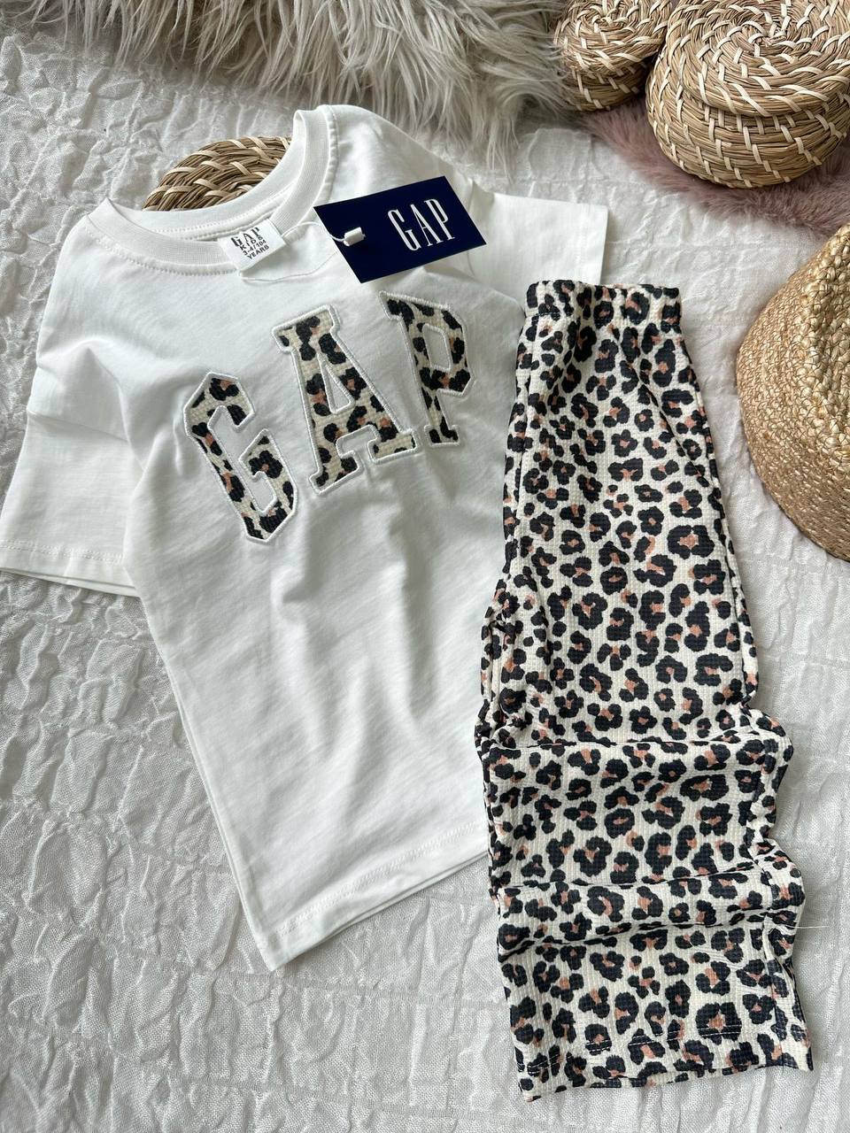 Gap leopar tişört takım